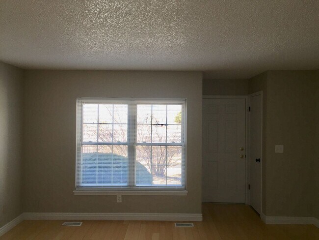 Foto del edificio - Charming 2 Bedroom Townhome in Briargate w...