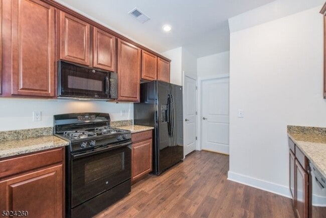 Building Photo - 207 Parkview Ln