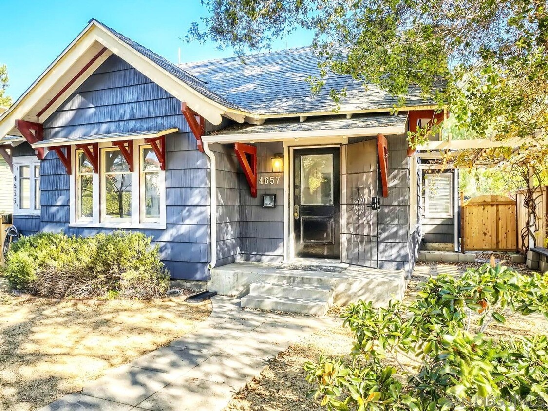 Primary Photo - 4657 Date Ave