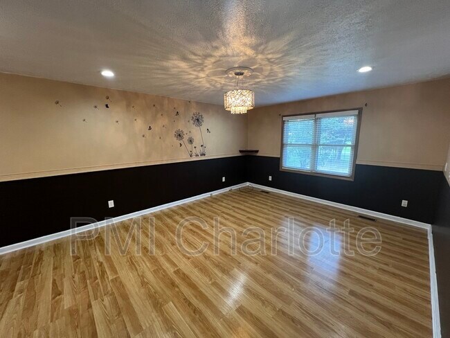 Foto del edificio - 1784 Ashley St
