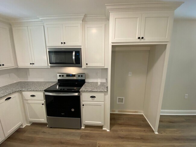 Foto del edificio - Elegant & Spacious 3BD/2BA Home in Hahira ...