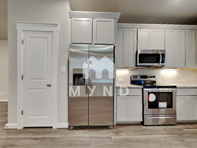 Building Photo - 886 Casina Cir