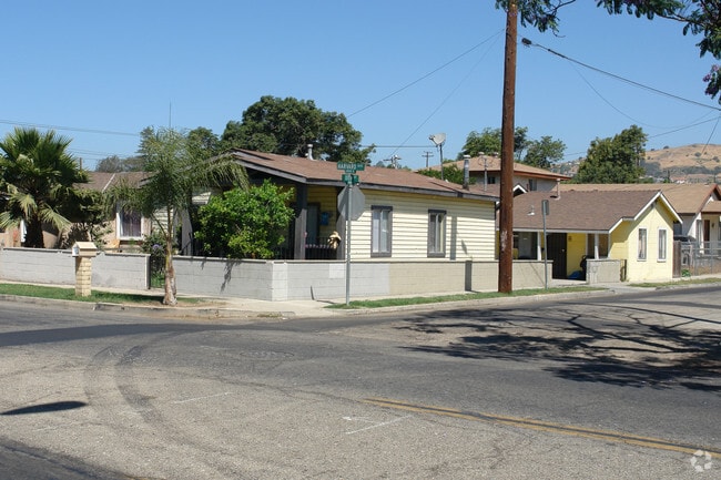 Foto del edificio - 1069 E Harvard Blvd