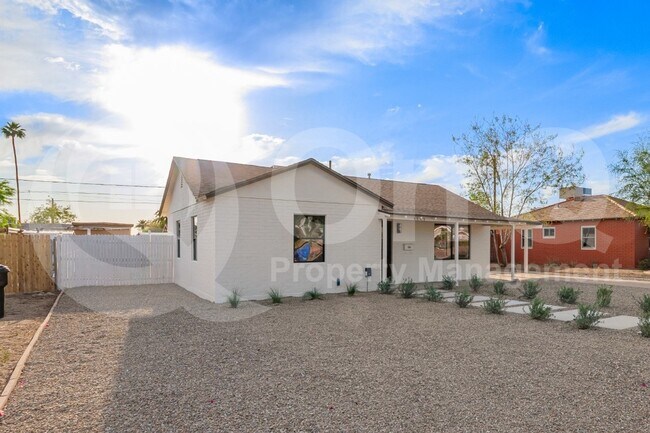 Building Photo - 9042 N 3rd Ave