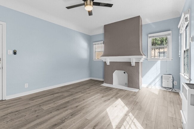 Foto del edificio - 1115 E Broadway