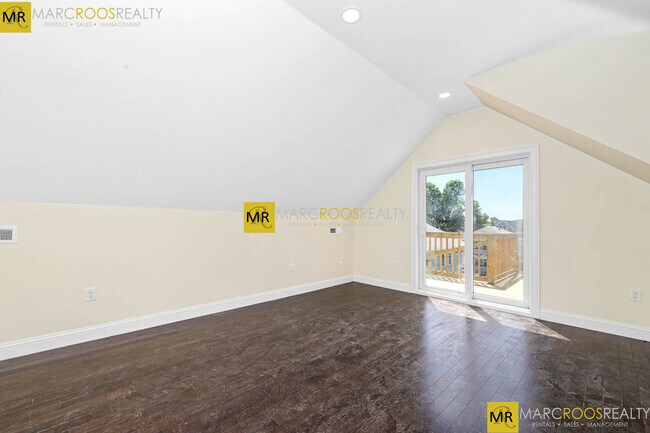 Foto del edificio - 70 Stanley Ave