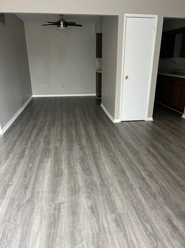 Foto del edificio - 10701 Keating Ave