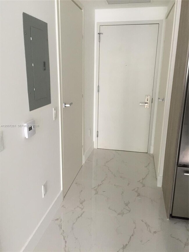 Building Photo - 1300 Brickell Bay Dr