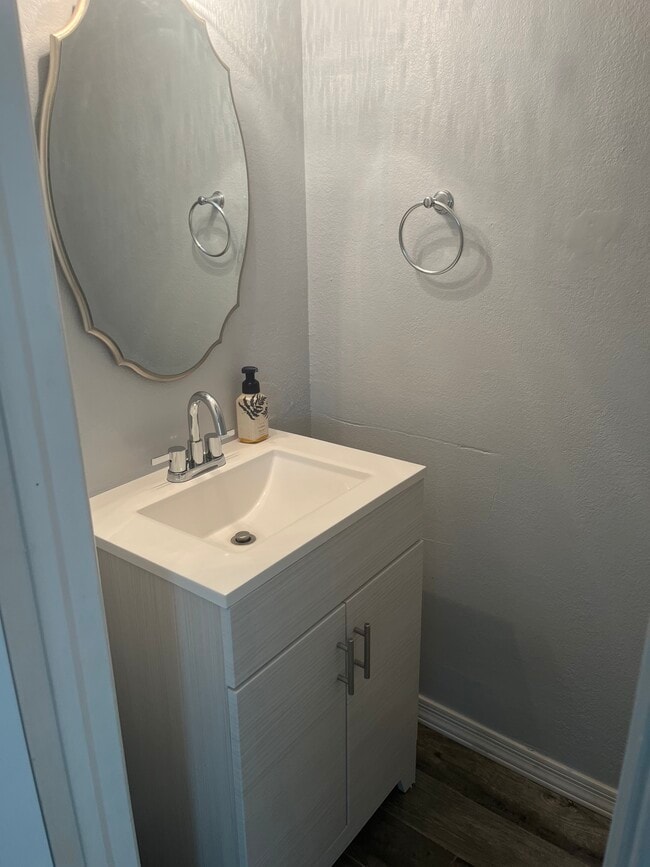 Foto del edificio - 1230 N 85th Plz