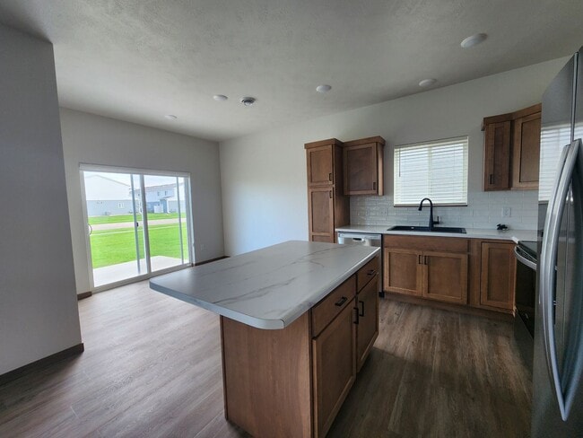 Building Photo - Brand new Townhome for rent!