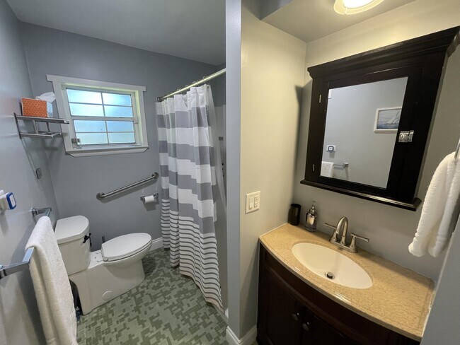 Building Photo - 4950 Martha Ave