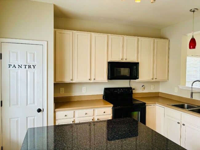 Building Photo - 21 Edgebrook Cir