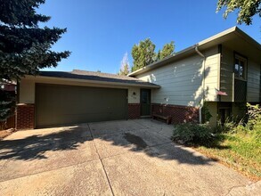 Building Photo - 2108 E Carrington Ct
