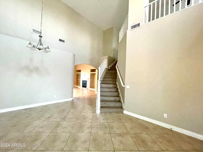 Foto del edificio - 2181 E Iris Dr