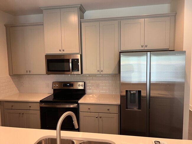 Foto del edificio - 6440 Scudders Dr