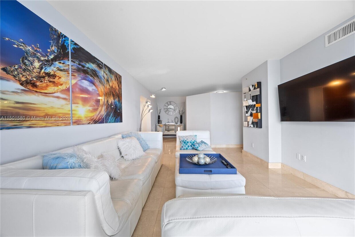 Foto principal - 6365 Collins Ave