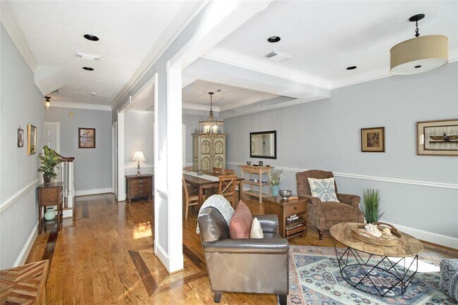 Foto del edificio - 1424 Woodvine Dr