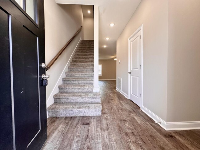 Foto del edificio - 1174 Meadowhill Ln