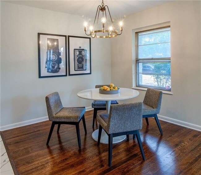 Building Photo - Modern remodel in prime location