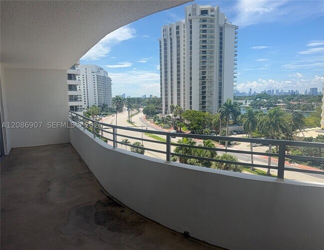 Building Photo - 5555 Collins Ave