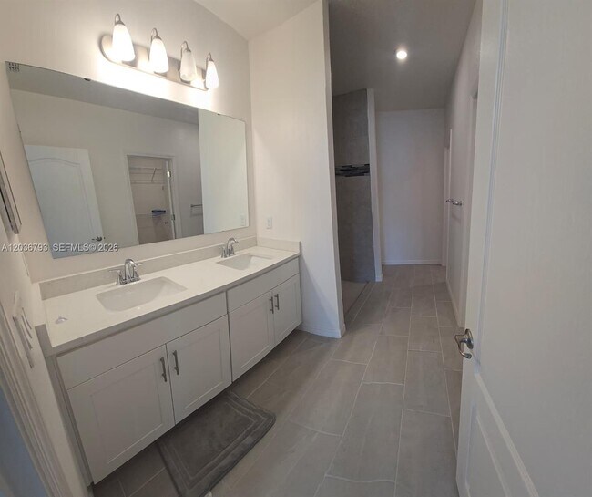 Building Photo - 10500 SW Vasari Way
