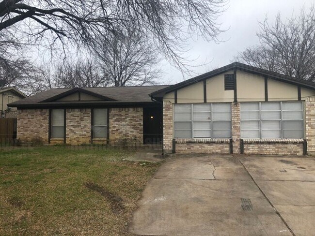 Building Photo - 4702 Green Hollow Dr