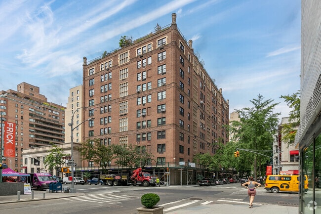 Building Photo - 14-16 E 75th St