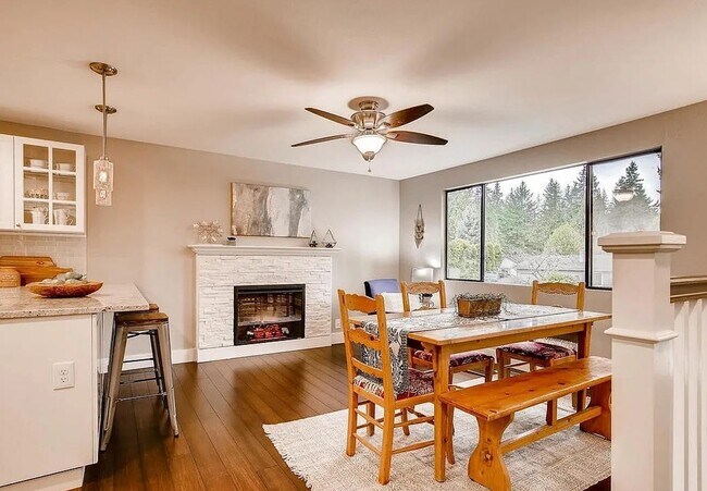 Building Photo - Beautifully Updated Edmonds Home with Spacious Fenced Backyard
