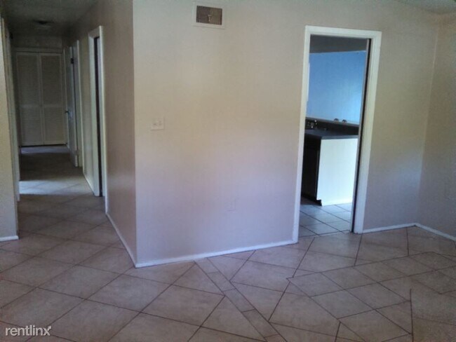 Building Photo - 4 br, 1.5 bath House - 104 Juniper Cir