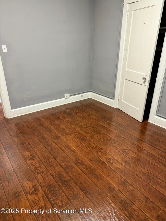 Foto del edificio - 834 Monroe Ave