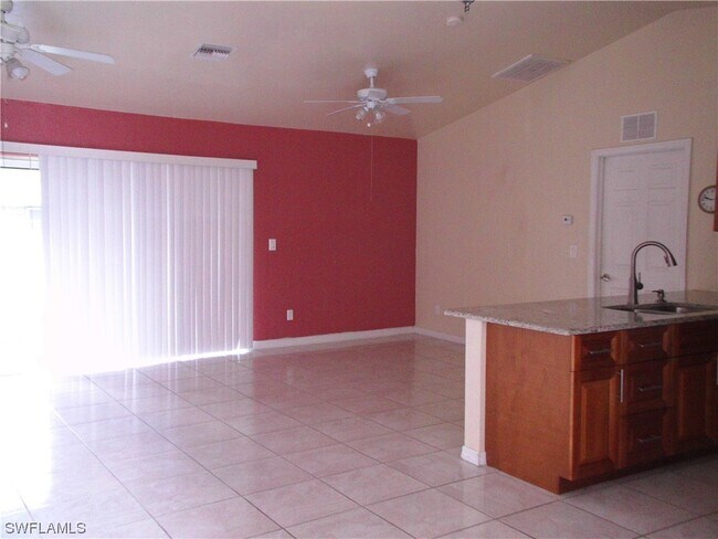 Foto del edificio - 540 Thomas Sherwin Ave S