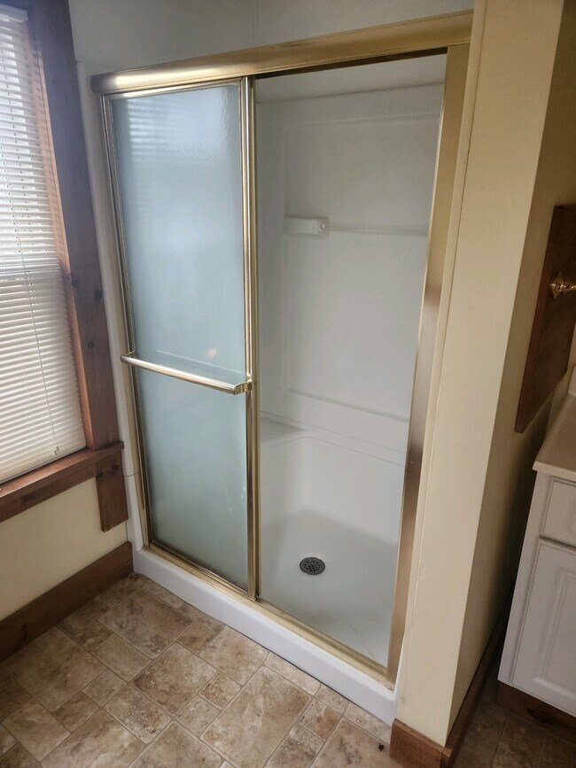 Foto del edificio - 717 Draketown Rd