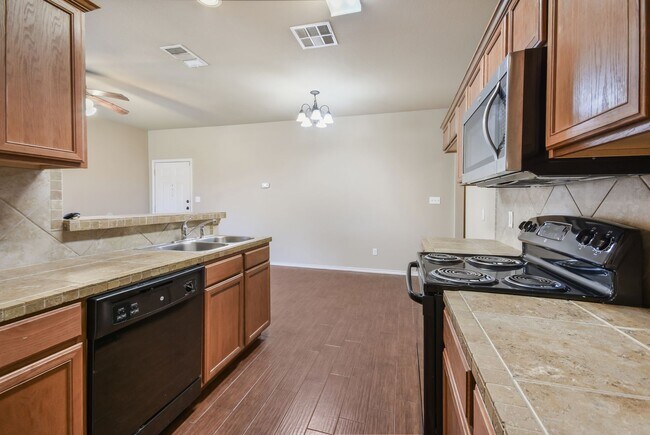 Building Photo - 1420B Muirfield Bend Dr