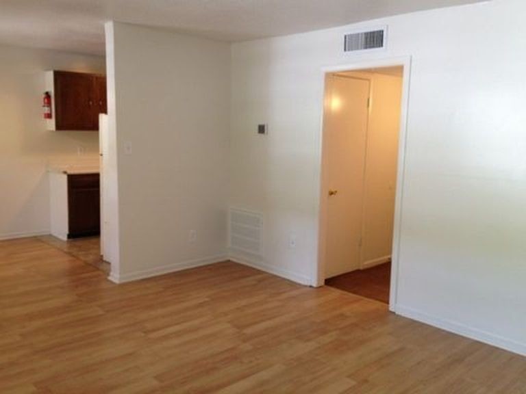 2008 Dutch Valley Dr Unit 5, Knoxville, TN 37918 Apartment for Rent