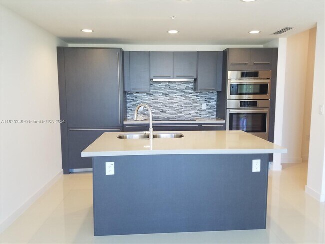 Building Photo - 7875 NW 107th Ave