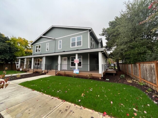 Foto del edificio - Coming Soon! 3 Bedroom 2.5 Bath Newberg OR