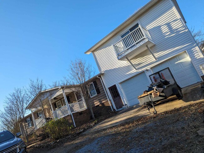 Building Photo - 1705 Brown Rd