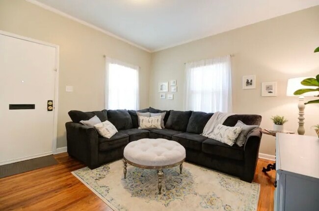 Building Photo - 311 E Strong St