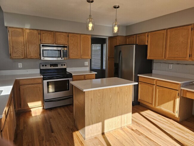 Building Photo - "Discover Spacious Comfort: 5-Bed, 4-Bath Retreat in Superior, CO – 3,439 Sq. Ft. of Elegant Livi...