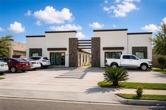 Building Photo - 1219 White Oak Dr
