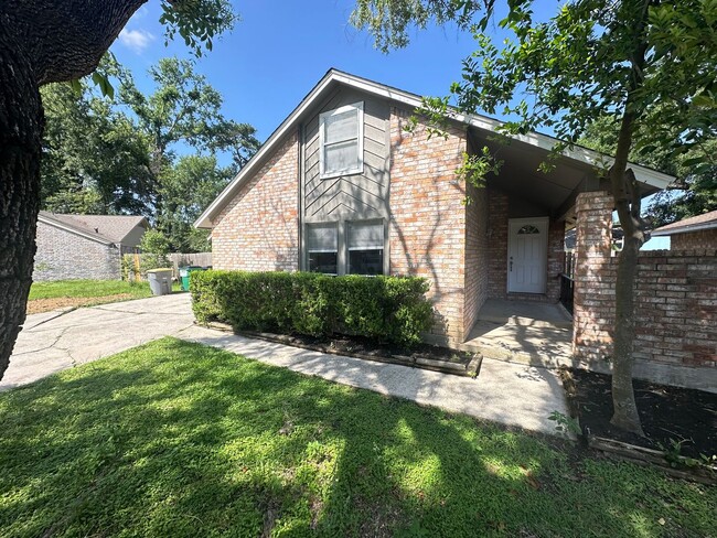 Foto del edificio - Gorgeous 4bd 2ba on Mature Lot in Prime Lo...