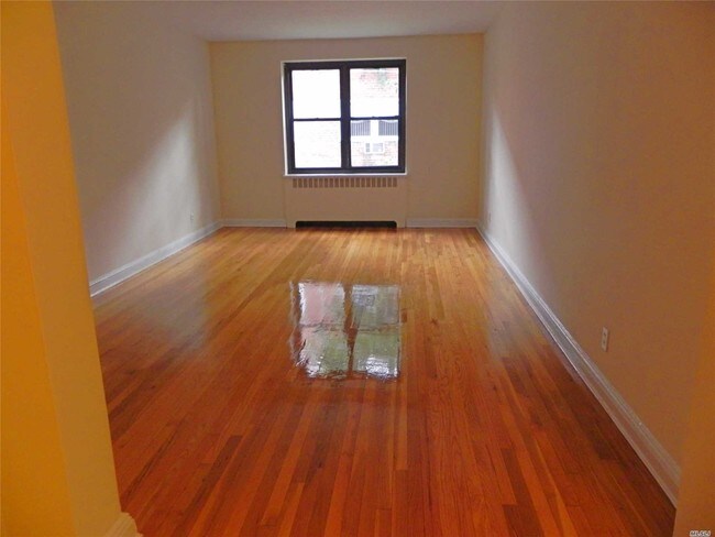 Foto del edificio - 46 Schenck Ave
