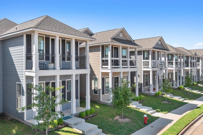Building Photo - 304 Redmond Dr