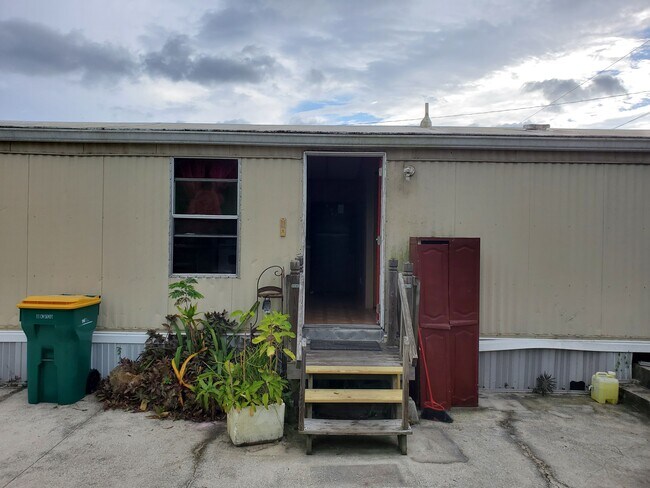 Foto del edificio - 15483 Lime Dr