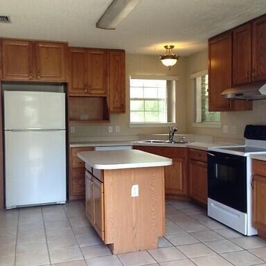 Building Photo - 3102 Lynn Dr