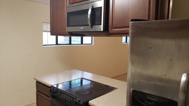 Kitchen 2 - 1017 Sutor Rd Apartments