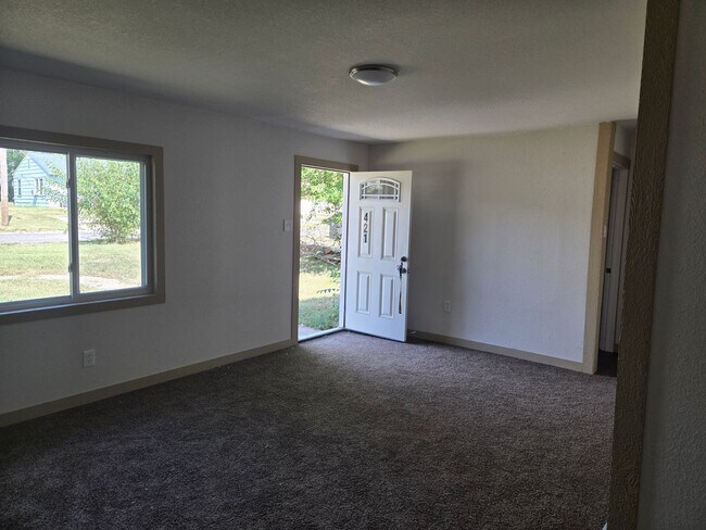 Building Photo - Cute 2 bed 1 bath home!