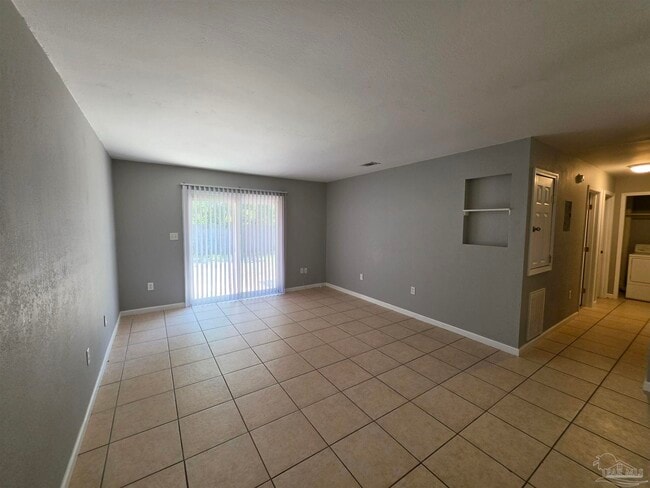 Building Photo - 3346 Green Briar Cir