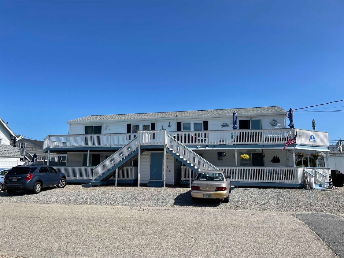 8 Duston Ave Unit 3, Hampton, NH 03842 Condo for Rent in Hampton, NH