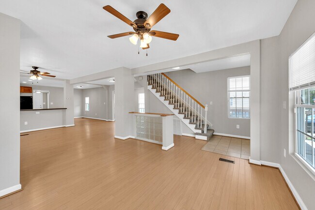 Building Photo - 1009 Elkin St
